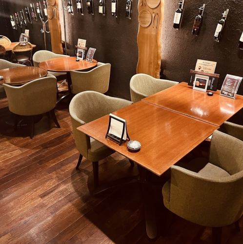 暖かみのある落ち着いた雰囲気の店内！