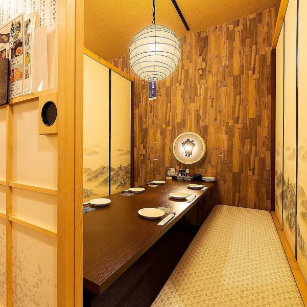 [Completely private room with sunken kotatsu] We can accommodate up to 2 people in a private room.Since it is a completely private room, you can enjoy cooking and dining in a private space!The relaxing space is perfect for a date◎ Spend time with your loved one in a calm atmosphere.Please enjoy our carefully selected Kyushu chicken and a variety of creative chicken dishes.