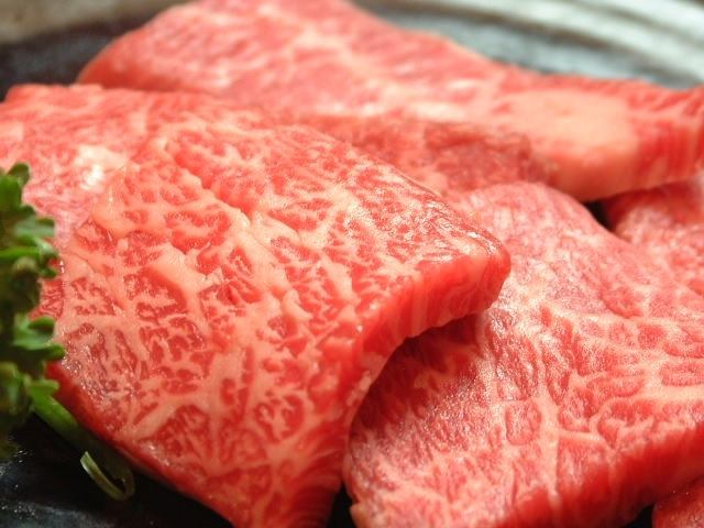 大理石质地的肉……特殊的日本黑牛肉具有令人难忘的味道