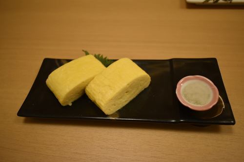 Small rolled sushi