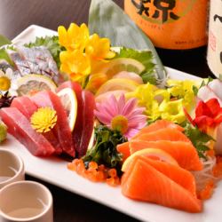 Assortment of 5 seasonal sashimi, delivered directly from the fishing port