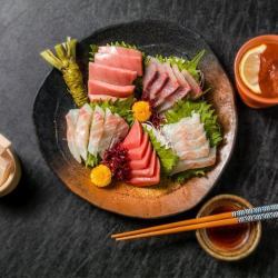 Assortment of 7 seasonal sashimi items delivered directly from the fishing port