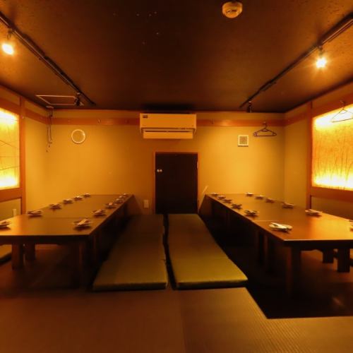 広々団体個室!広々団体個室!!少人数にぴったりの個室席は接待やデートにいかがでしょうか?いつもより上質な夜を演出してくれます♪※系列店とお席を店舗を共有する場合がございます/写真は系列店の画像です。(上野/御徒町/個室/居酒屋/飲み放題/牛タン/焼き鳥/土鍋ご飯/鮮魚/鍋/もつ鍋/宴会/女子会/デート/記念日/喫煙)