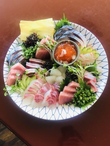 We offer seasonal sashimi.