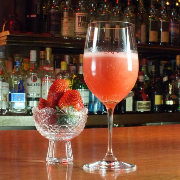Our recommended drink menu is the seasonal "Fresh Fruit Cocktail" that uses seasonal fruits.