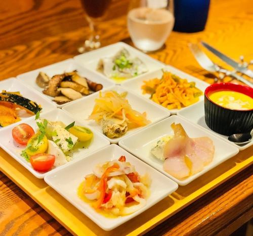 おまかせ小皿前菜(9種盛)