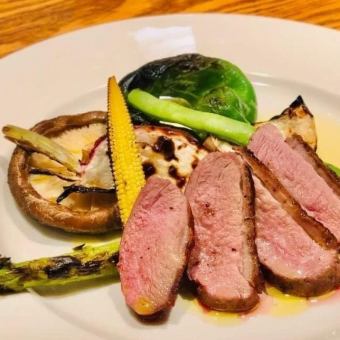 【ランチ】日替わりメイン料理とスモールサラダが楽しめる【メインコース】