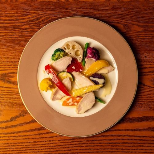 菜彩鶏のバポーレと季節のお野菜《バーニャカウダソースやチーズソースなど》