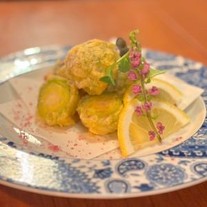 Brussels sprout tempura ~Bitter pepperoni style~