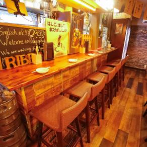 少人数様も安心♪カウンターのお席も★ちょい飲みサク飯使いも♪11時半～翌0時まで毎日元気に営業していますので、空き時間のお食事にも！