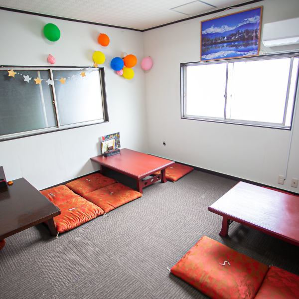 A Japanese-style tatami room where you can stretch your legs and relax.Workplace banquets, moms' parties, student drinking parties, anything is up to you! We can also rent a private room in the tatami room for up to 20 people! [All-you-can-eat 2 hours 2,580 yen / All-you-can-eat and drink 2 hours 3,280 yen]