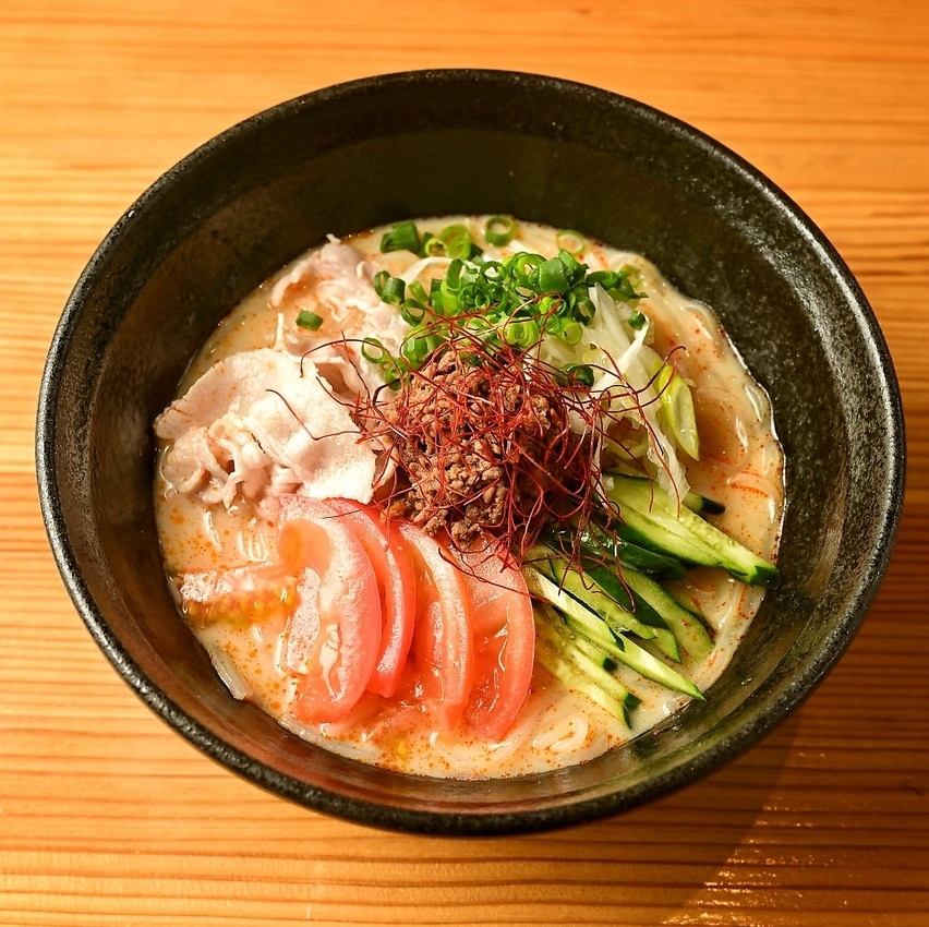 女子限定の豆乳冷麺など映えるメニューは女子会に外せない一品★