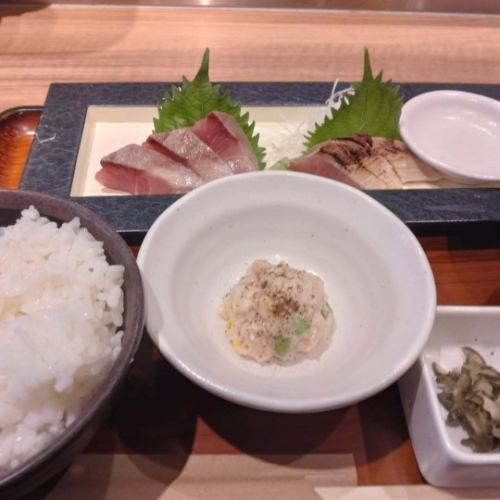 オホーツクの恵み内幸町店
店長の木村です。
明日の日替わり緊急企画
北海道産天然ブリ使用♪
定食
税込1100円です。
炙りとお刺身の相盛り!とてもお得なオススメランチです。
数量限定です。お待ちしてます♪
#内幸町ランチ #新橋昼飲み #天然ブリ