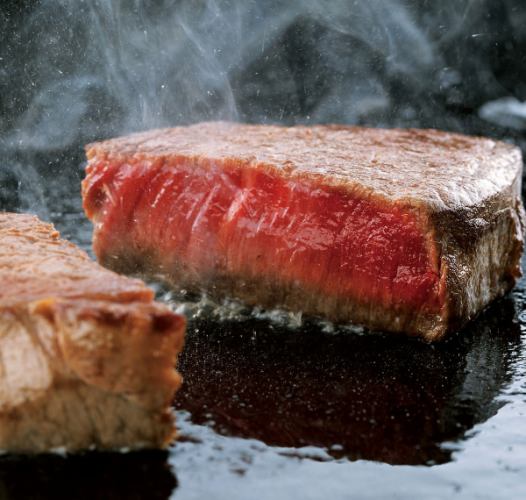 The main dish is A5 Sendai Kuroge Wagyu beef fillet and abalone steak! Includes 2 hours of all-you-can-drink with 7 types of draft beer for 10,000 yen