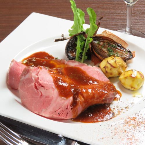 Enjoy a fun plan with roast pork as the main course, fish dishes, and seasonal pasta. Includes 2 hours of all-you-can-drink for 5,500 yen.