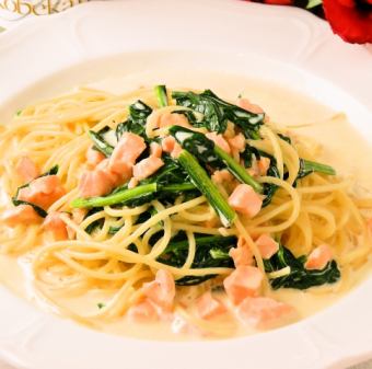 Norwegian salmon and spinach cream spaghetti