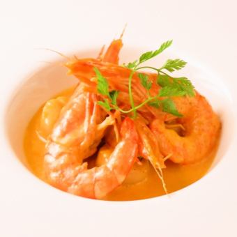 "Angel's shrimp" and scallops with Americaine cream