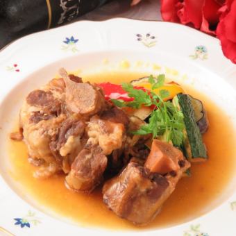 Soft stew of beef tail