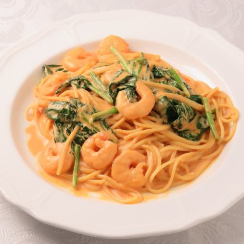 Tomato cream spaghetti with shrimp and spinach