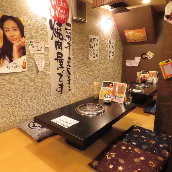 ゆっくりと寛ぎながらお食事をお楽しみいただけるお座敷席をご用意しております。各種お食事会にご活用ください。