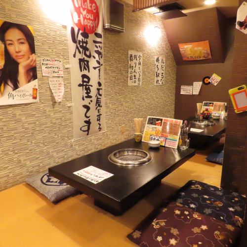 本店设有可容纳4人就座的榻榻米座位，带孩子的顾客也可安心用餐。与全家人一起享受一顿温暖的晚餐，一起吃肉和内脏。请在温馨的氛围中度过宝贵的时光。