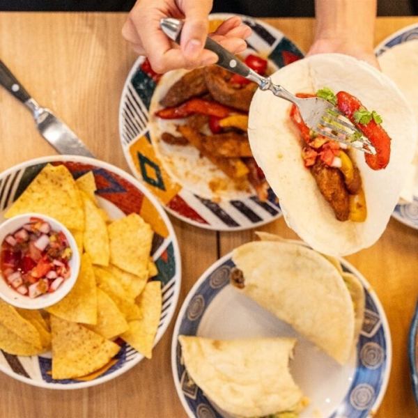 《Tex-Mexの魅力を楽しむ空間》アメリカンスタイルの「Tex-Mex」料理を楽しむことができます。タコスやファヒータ、チリ、ナチョスなど、カジュアルながら洗練されたメニューが揃っています。温かいおもてなしで、皆様をお迎えいたしますので、ぜひ本場の味を楽しみながら、リラックスしたひとときをお過ごしください★