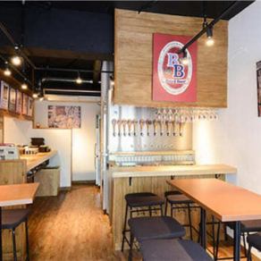 We can accommodate from 15 to a maximum of 30 people! You can rent out the entire restaurant, which is filled with a warm, wood-toned atmosphere! We will propose a party plan based on your budget and requests!