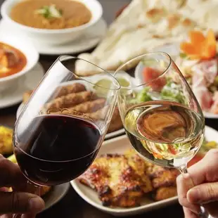 Orion draft beer & Nepal x Okinawa collaboration course ★ 10 dishes including oven-baked rafute and curry, with 2 hours of all-you-can-drink.