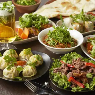 Enjoy Orion draft beer & curry with our special course! 10 dishes in total, 2-hour all-you-can-drink included.