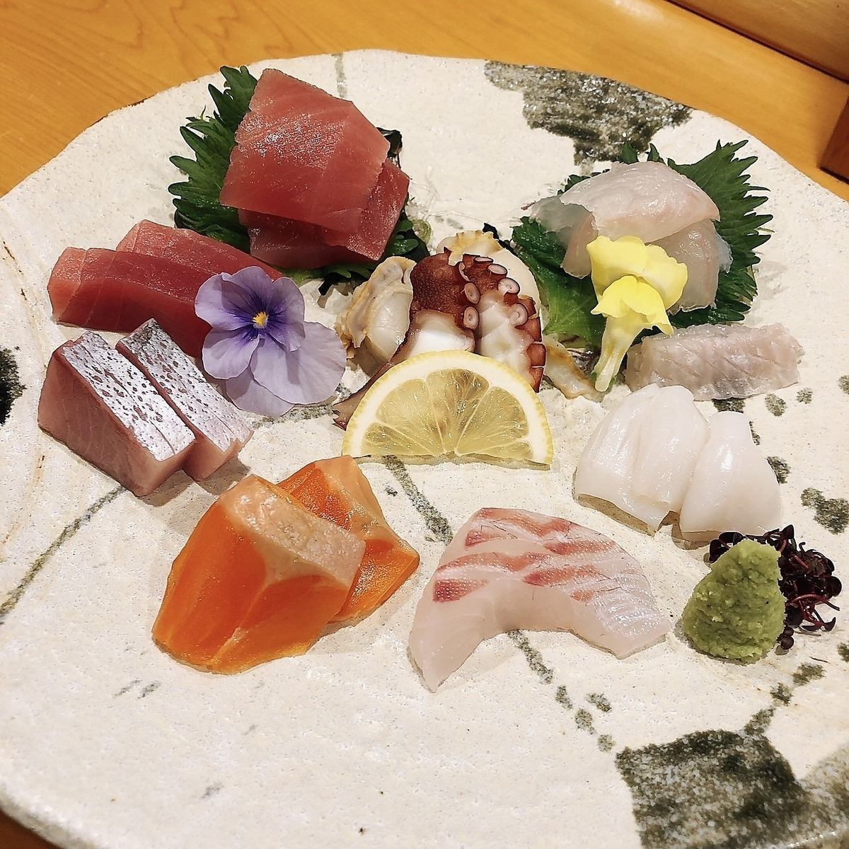 《伊良湖や近海から直送》刺身多種盛り！