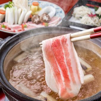``All-you-can-eat hotpot course'' with 3 types of all-you-can-eat hotpot, including 3 types of all-you-can-eat hotpot, including 3 hours of all-you-can-drink All 7 items 4,000 yen ⇒ 3,000 yen