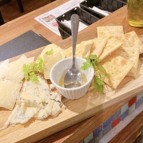 チーズ盛り合わせ