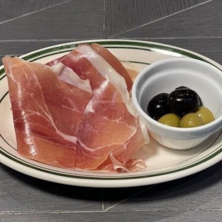 生ハムとオリーブ