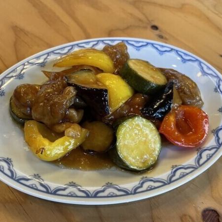 鶏と彩り野菜の黒酢炒め