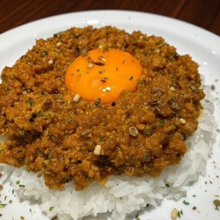 キーマカレー 卵黄乗せ