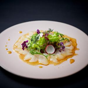 カワハギのカルパッチョ春野菜と大阪野菜のエチュベ