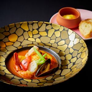 겨울 야채와 제철 생선 은어의 특제 부이어베이스