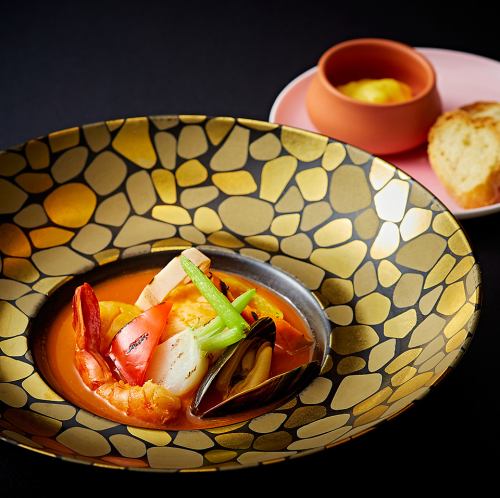 겨울 야채와 제철 생선 은어의 특제 부이어베이스