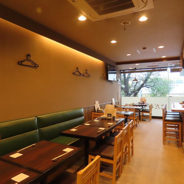 【市ヶ谷駅～徒歩1分！好アクセスで便利な立地】落ち着いた空間と味自慢の豊富な料理、厳選した地酒は気の知れたお仲間との気軽なご利用はもちろん、会食・歓送迎会など主役へのおもてなしにも最適！コースご利用の際のプラン・内容は、予算や人数に合わせて柔軟に対応可能。ぜひお気軽にお問合せください。