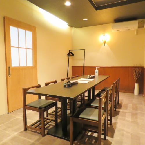 It is a completely private room that can be used by 4 to 12 people.
