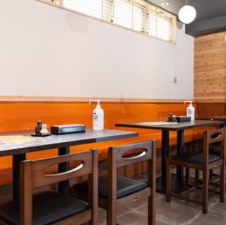 輕鬆舒適的餐桌座位