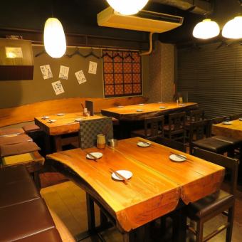 We have private tatami room seats that can accommodate from 7 to 16 people.It is a private room of just the right size that is ideal for various banquets and launches.This room can be used regardless of the usage scene, so please feel free to contact us if you have any problems or unclear points.