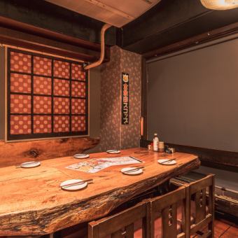 There is a table seat for 6 people.How about a second party or third party? This is the perfect seat for a dinner party with friends and family.Spend an enjoyable time while listening to special sake, specialty dishes, and exquisite dishes made with seasonal ingredients.