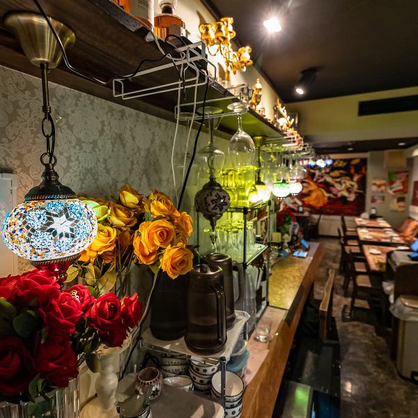 这家餐厅拥有地道的维吾尔族氛围，是京都一处特别的住宿选择。而且餐厅距离车站很近，方便您在观光途中稍作停留！