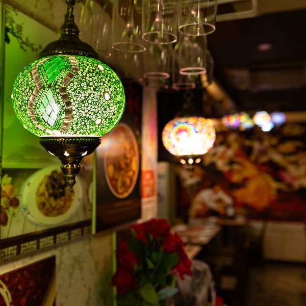 在这家完美融合传统装潢与现代设计的餐厅里，享受一段舒适的时光！温馨的体验正等待着您，在这里，您可以一边品尝美味佳肴，一边创造美好的回忆。