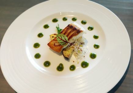 【特別な日や自分へのご褒美に！】伊万里牛とお魚のダブルメインのフルコースランチ！