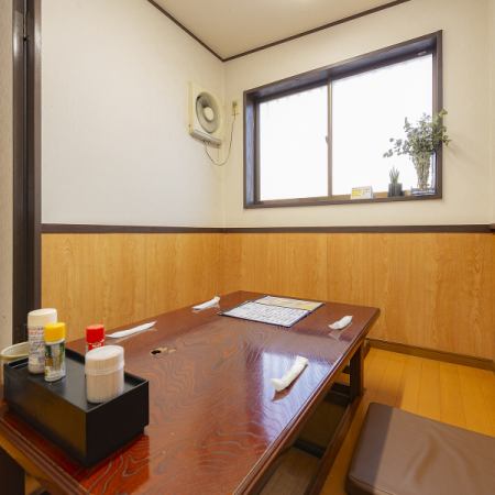 ご夫婦やデートにも最適な3名様掘りごたつ席！