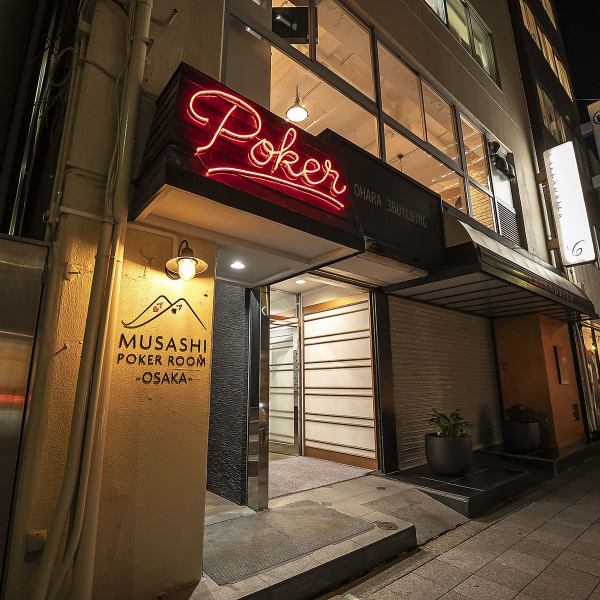 35名様以上で店舗貸切も承ります！シックで落ち着いた雰囲気の店内は、結婚式の二次会やポーカーイベント、企業様のカジュアルな懇親会など、幅広いパーティーシーンに最適です。ご予算や詳細については、お気軽にお問い合わせください。特別な一日を演出するお手伝いをいたします！