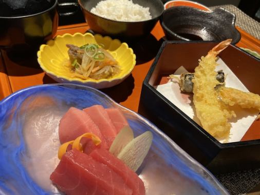 Raw bluefin tuna and tempura set meal 1500 yen