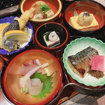 Lunch! Hana Daimyo Gozen 2500 yen → 2200 yen with two-colored warabi mochi and free refills of coffee or tea